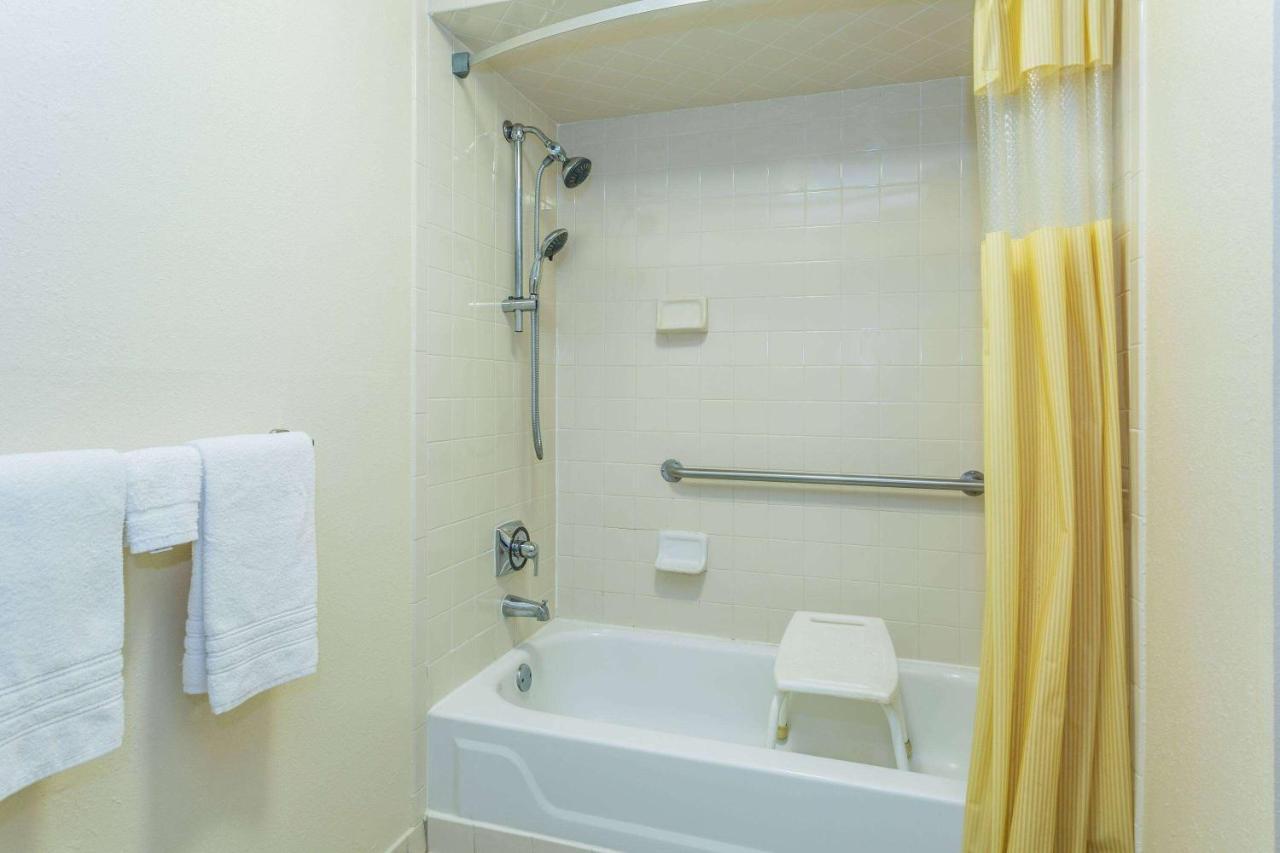 Days Inn By Wyndham Lake Park/Valdosta Esterno foto