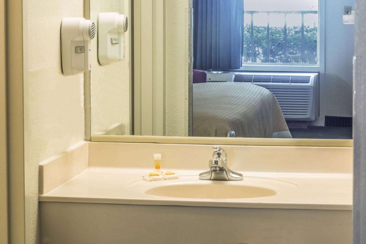 Days Inn By Wyndham Lake Park/Valdosta Esterno foto